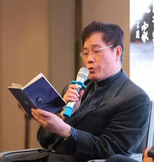 赵丽宏他举例道,中国古代涌现过一大批流芳千古的诗人,比如李白,杜甫