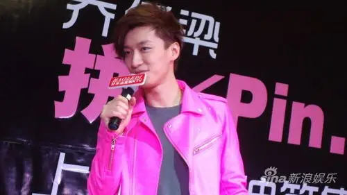 乔任梁顶40度高烧首签收粉红超人衣图