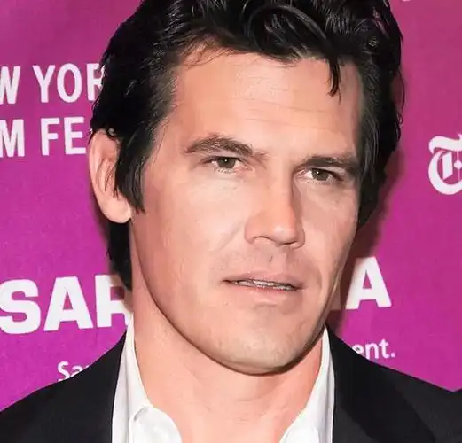 《复联4》中年轻时和现在长相最接近的演员,莫过于尼克·弗瑞的扮演者