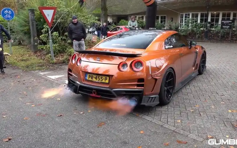 超级跑车聚会,gtr喷火