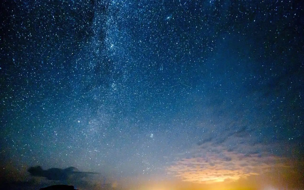 唯美夜空繁星摄影图片桌面壁纸