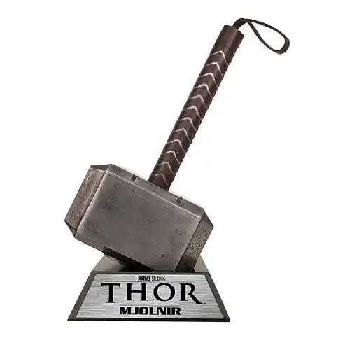 在举锤子大赛上,但美队却让锤子稍微移位令雷神大惊失色,这里一方面