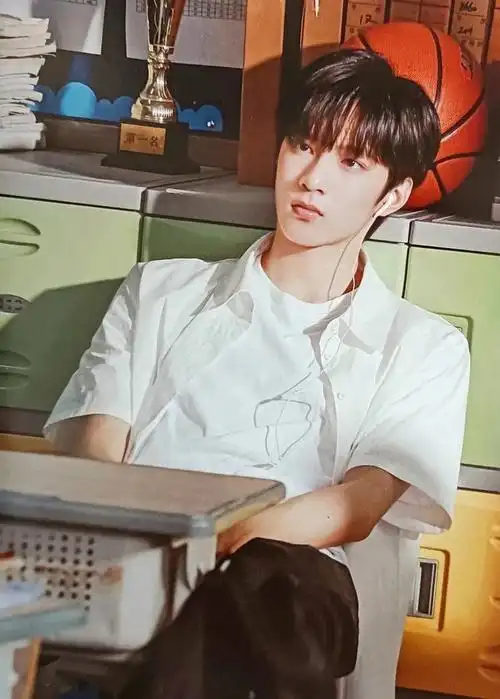 痞帅应该是什么样子?刘耀文痞帅校霸,王鹤棣痞帅霸总,黄宗泽?