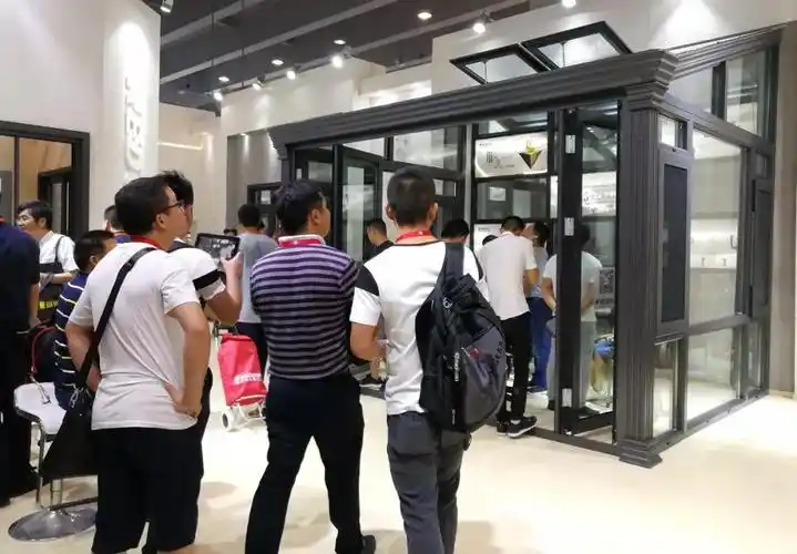 新定义再突破共同建证红橡树净音门窗展会首日盛况