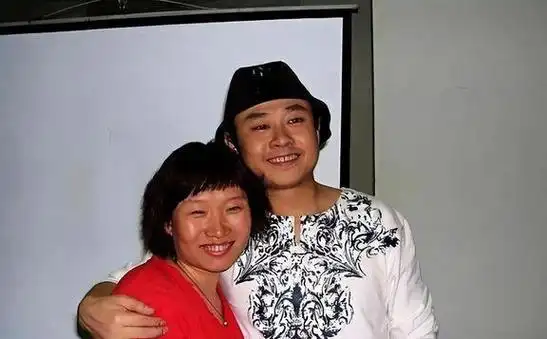 刀郎离婚三十多年,前妻含泪自述:他住进豪宅,我却啥也没有