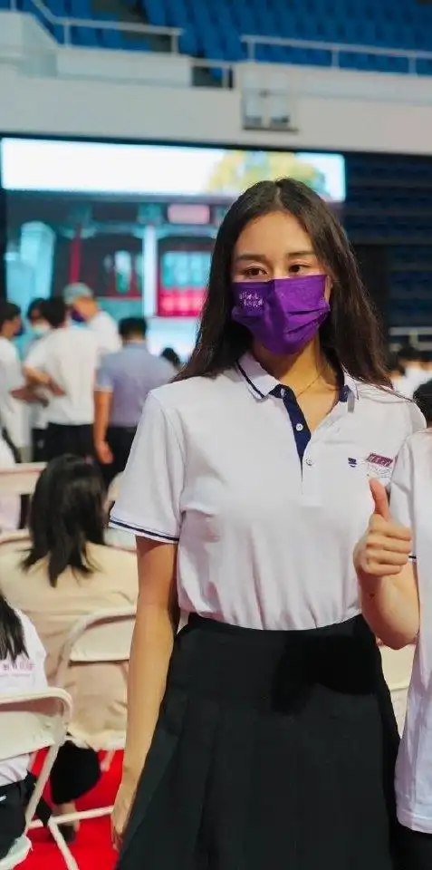 气质优越,何猷君高调祝贺|研究生|清华大学_新浪新闻