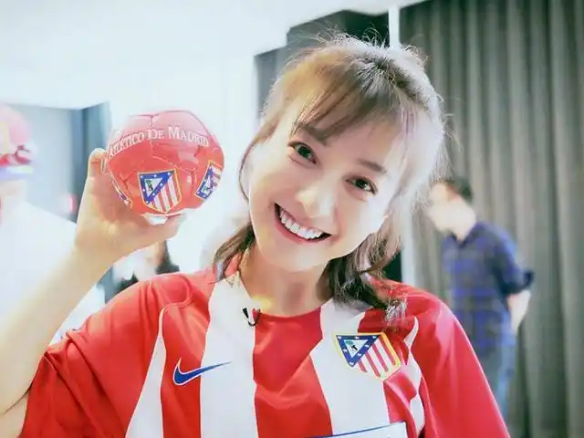 瘦腿女主持是谁吴昕是闪亮新主播冠军吗