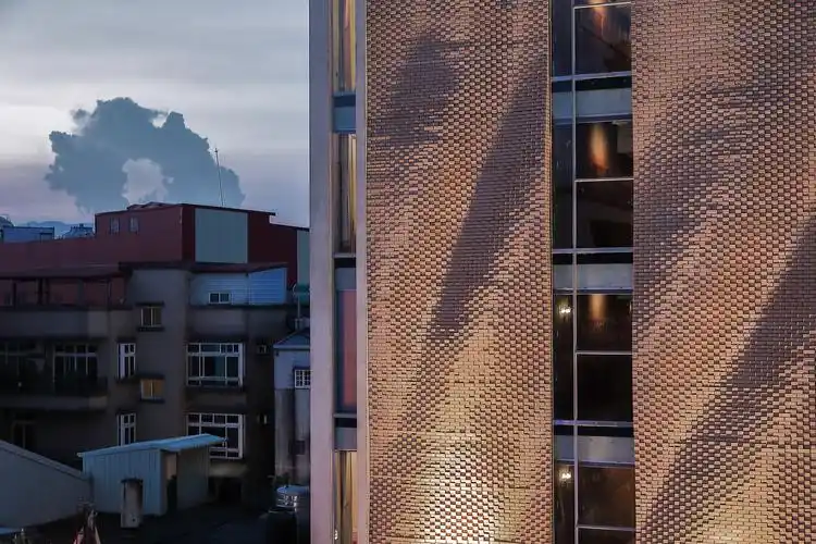 hive hotel 外墙更新设计 / 前置建筑, 赵宇晨