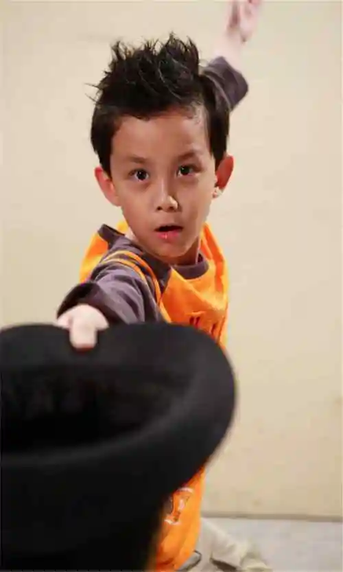 吴磊家有外星人唐不苦手机壁纸