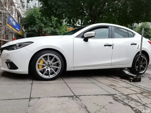 【图】白色三厢换轮毂_马自达3 昂克赛拉论坛_汽车之家论坛