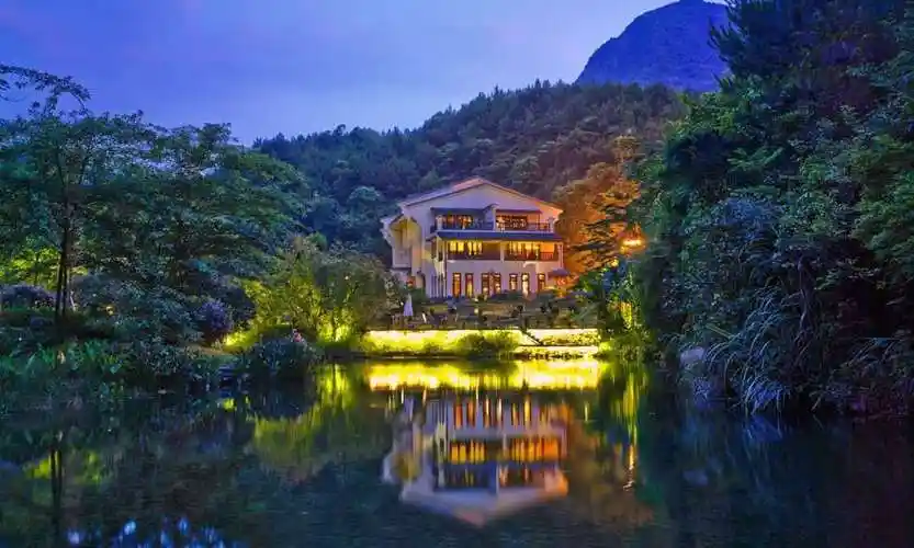 武鸣两江镇英俊大峡谷