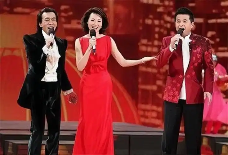 回顾64岁毕福剑定居农村退圈8年后他的结局让很多人失望了