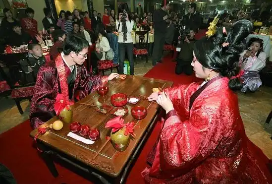 慈溪一对新人演绎周制婚礼(图)