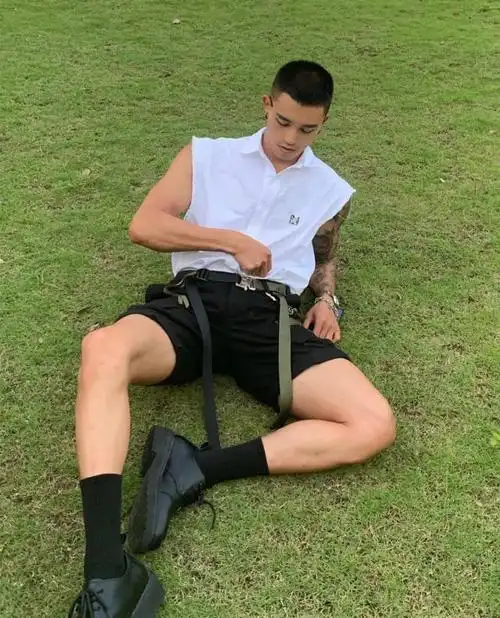 这位小狼狗摄影师镜头下的帅哥们,一个帅过一个,都可称天菜男神