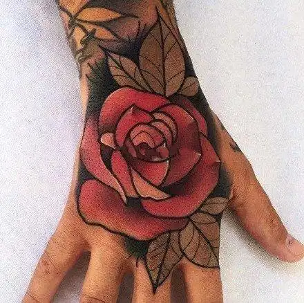 手背部鲜艳的玫瑰花纹身图片(2/9)