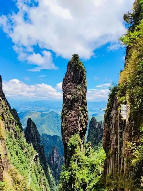 莽山森林公园五指峰冰雪雾凇云海世界过山瑶之乡云门山高空玻璃桥二天