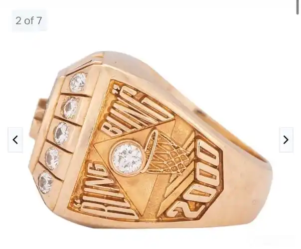 最高出价94000美元科比2000年总冠军戒指正在被拍卖