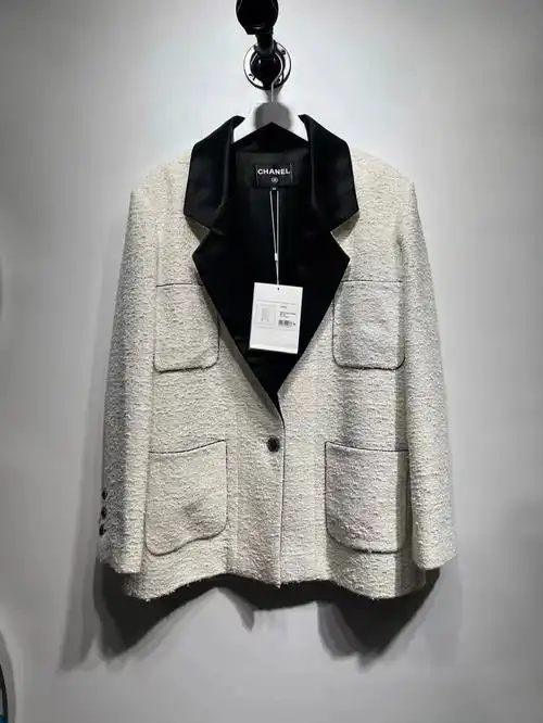 chanel香奈儿黑白翻领西装全新35000
