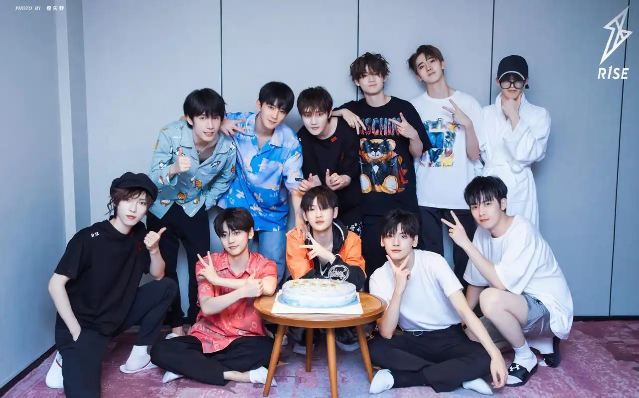 r1se毕业演唱会五月二日举行,后援会提前解散,史上最糊男团