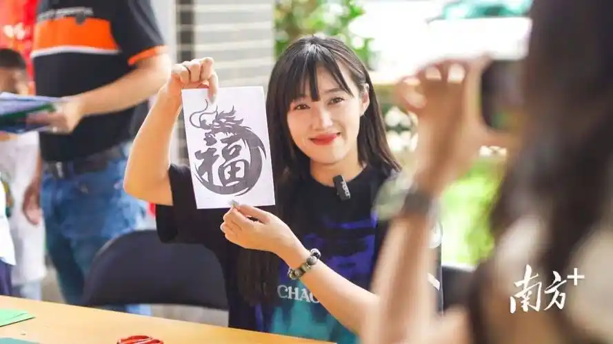 火了!顶流博主,网红大咖齐聚万江"睇龙船"