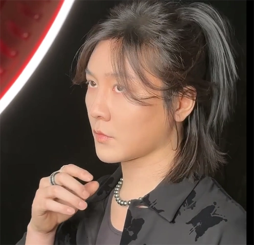 帅回颜巅之后,张大仙一天换了3个新发型,高马尾赢还是挑染赢?