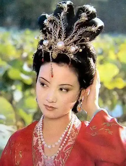 87版电视剧《红楼梦》,邓婕扮演的王熙凤经典剧照,气质清新