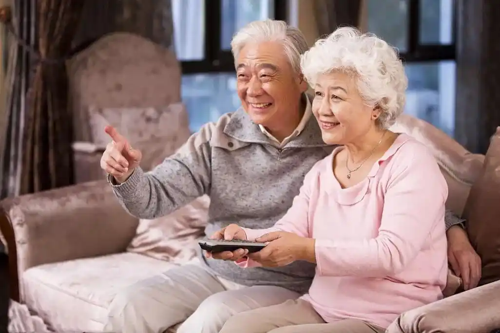 孩子,我已老去,请对我多点关爱_父母