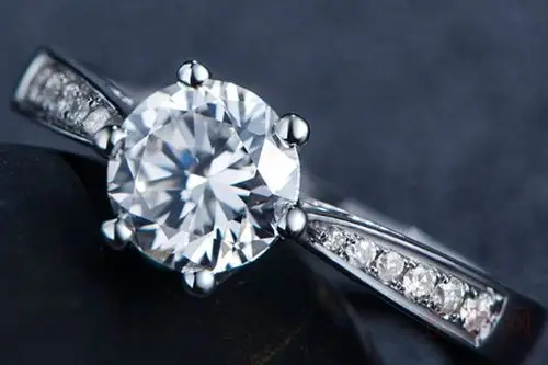 白金钻戒回收价格多少 奢侈品钻戒回收看准4c值
