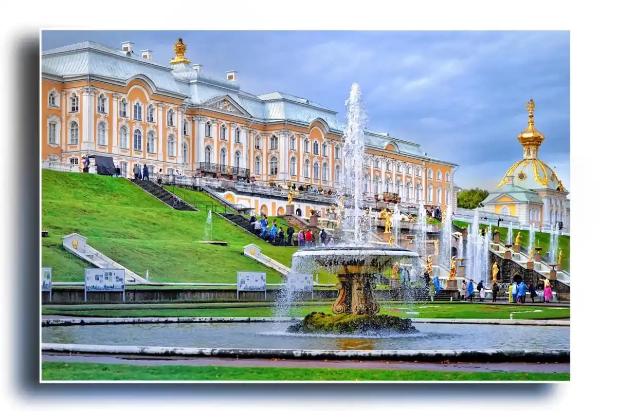 跟随镜头看世界之圣彼得堡～夏宫花园.🏰夏宫曾经是彼得大帝及 - 抖