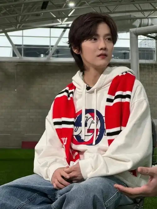 鹿晗超话#鹿晗像福娃#小鹿从小就是这样的～特别可爱 容易让人亲近的