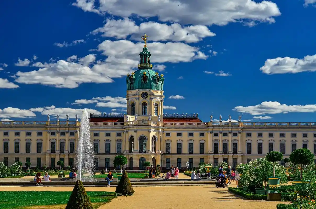 柏林之旅.夏洛滕堡宫 勃兰登堡门 柏林大教堂 市政厅 柏林电 - 抖音