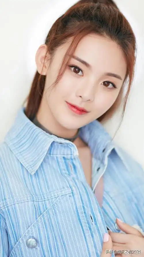 明星壁纸丨杨超越最美天女时尚写真壁纸