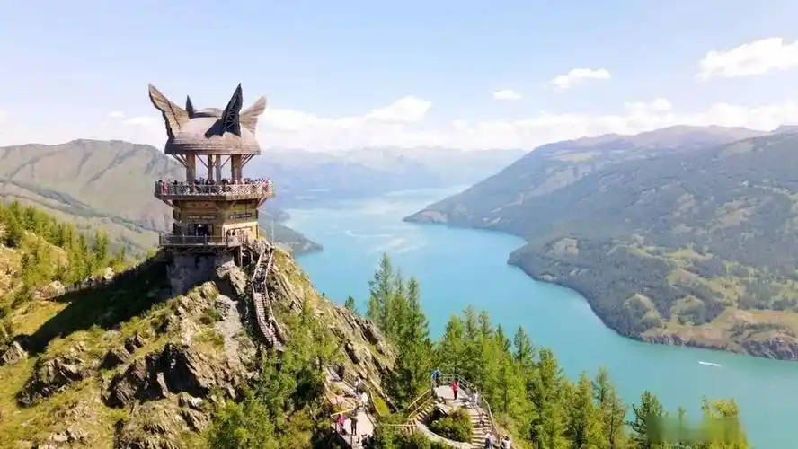 新疆喀纳斯观鱼台:徒步与摄影的绝佳之地