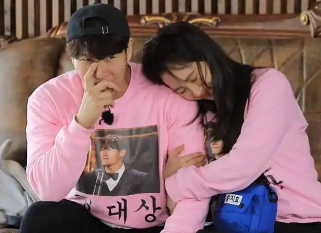 宋智孝承认与金钟国谈恋爱刘在石我早就发现你俩关系不一般了