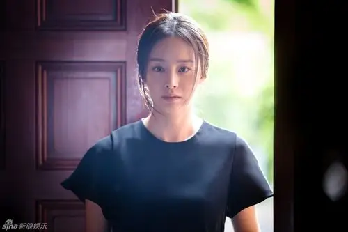 韩星金泰希《龙八夷》剧照 黑裙素雅面露憔悴_高清图集_新浪网