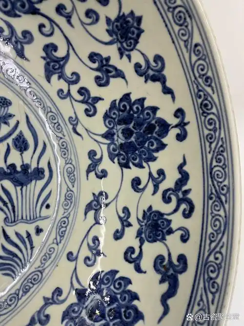 大明宣德青花鱼藻纹图案碗,高度17cm,口径41.5cm.