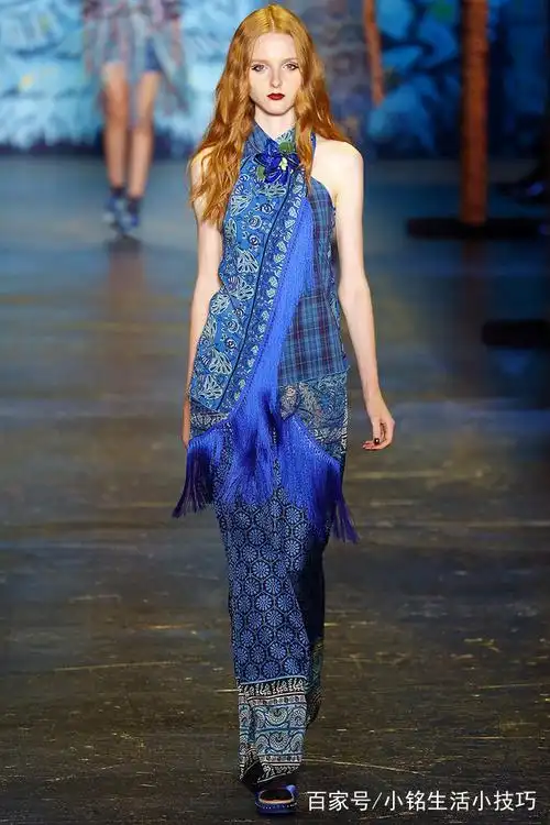 走秀:模特造型别出心裁,服饰风格紧扣唯美主题,让人心动不已