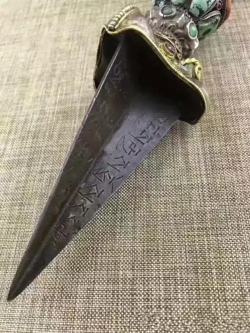 历经百年的藏传法器金刚降魔杵