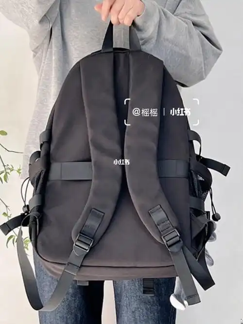 哇塞真的不相信这是50买多的宽肩带双肩包