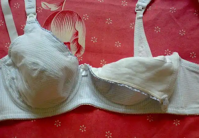 这个内衣是专门孕妇穿的,纯棉的,一开始穿的时候感觉很奇怪,但是随着