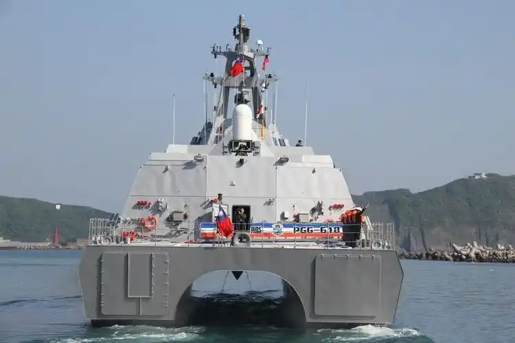 沱江级二号舰即将下水—幻想用飞潜快对抗大舰队,是没有前途的