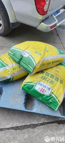 心连心腐植酸黑尿素80斤包装