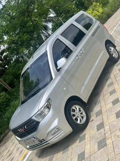 最新推出的2022年五菱宏光v 1.5s
最新推出的2022年五菱宏光