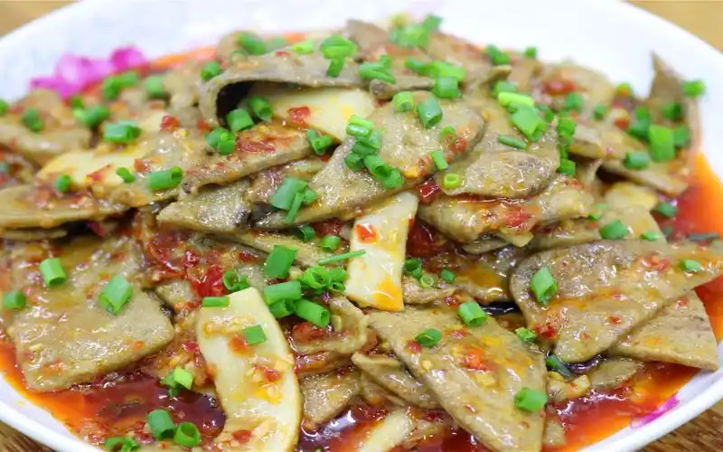川菜大厨教你鱼香猪肝,来四川必点的一道菜,回味泡椒鱼香的味道_哔哩