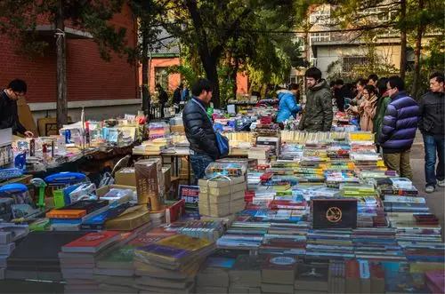 校园回忆: 借子女就读的大学场景 抒自己当年的校园情怀