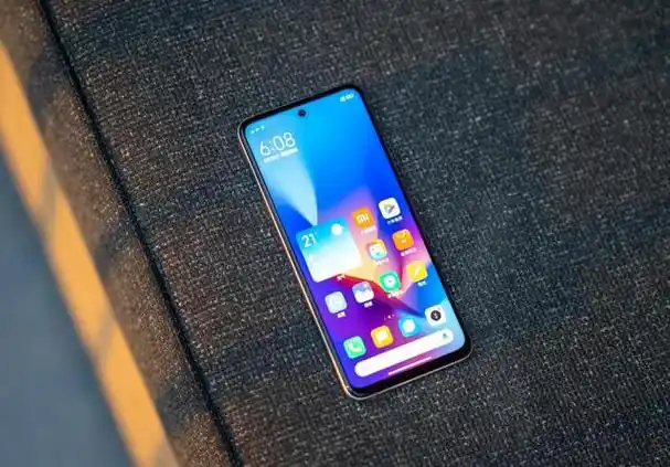 基本配置:搭载骁龙782g处理器,内置5000mah电池,支持100w快充,正面