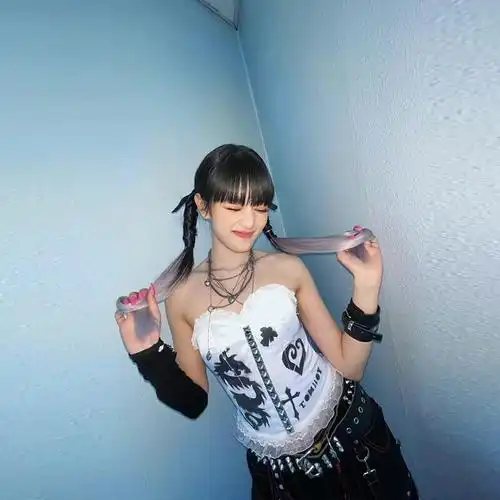 gidle打歌服韩国女团gidle同款打歌服y2k千禧辣妹蕾丝抹胸涂鸦印花