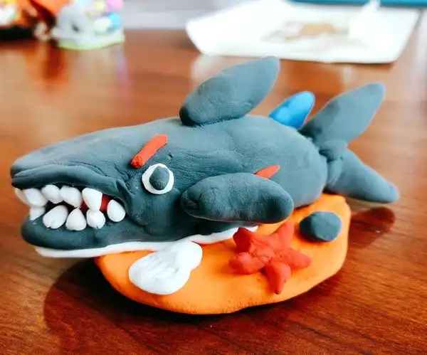 桓仁县实验小学王靖然泥塑作品鲨鱼