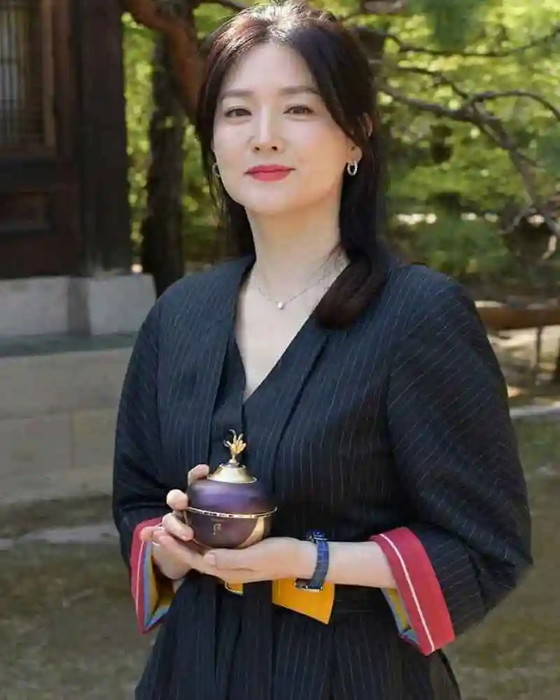 李英爱近期出席活动小集合 |0202距离「大长今」播出已经16年,71