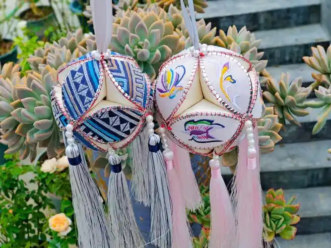 广西非遗精美绣球文创